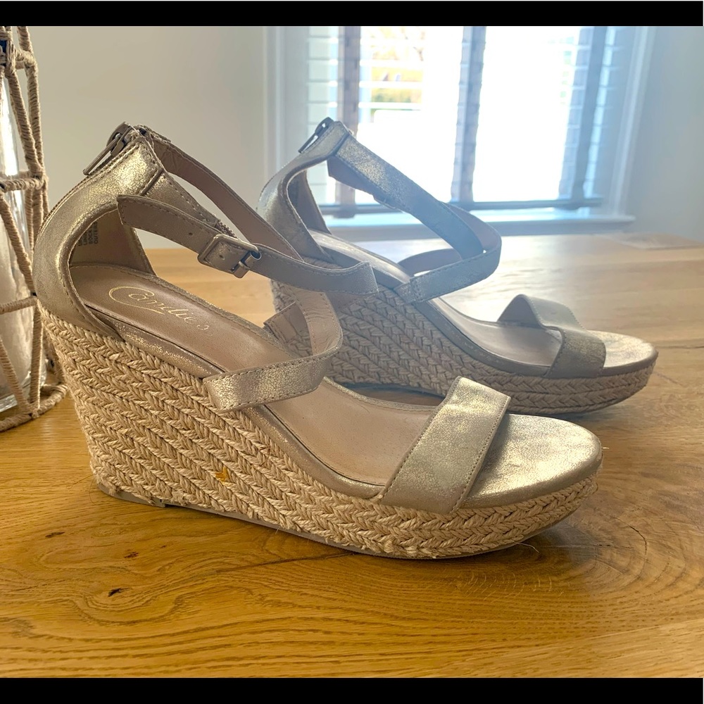 Candie’s Brand Shimmer Gold wedge sandals size 9